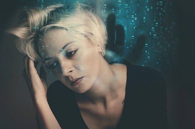 J'hésite à draguer une autre femme
